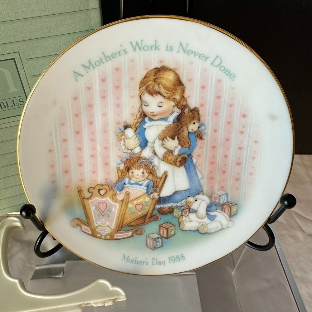 Vintage AVON Mother’s Day Plate – 1988 “A Mother’s Work is Never Done”